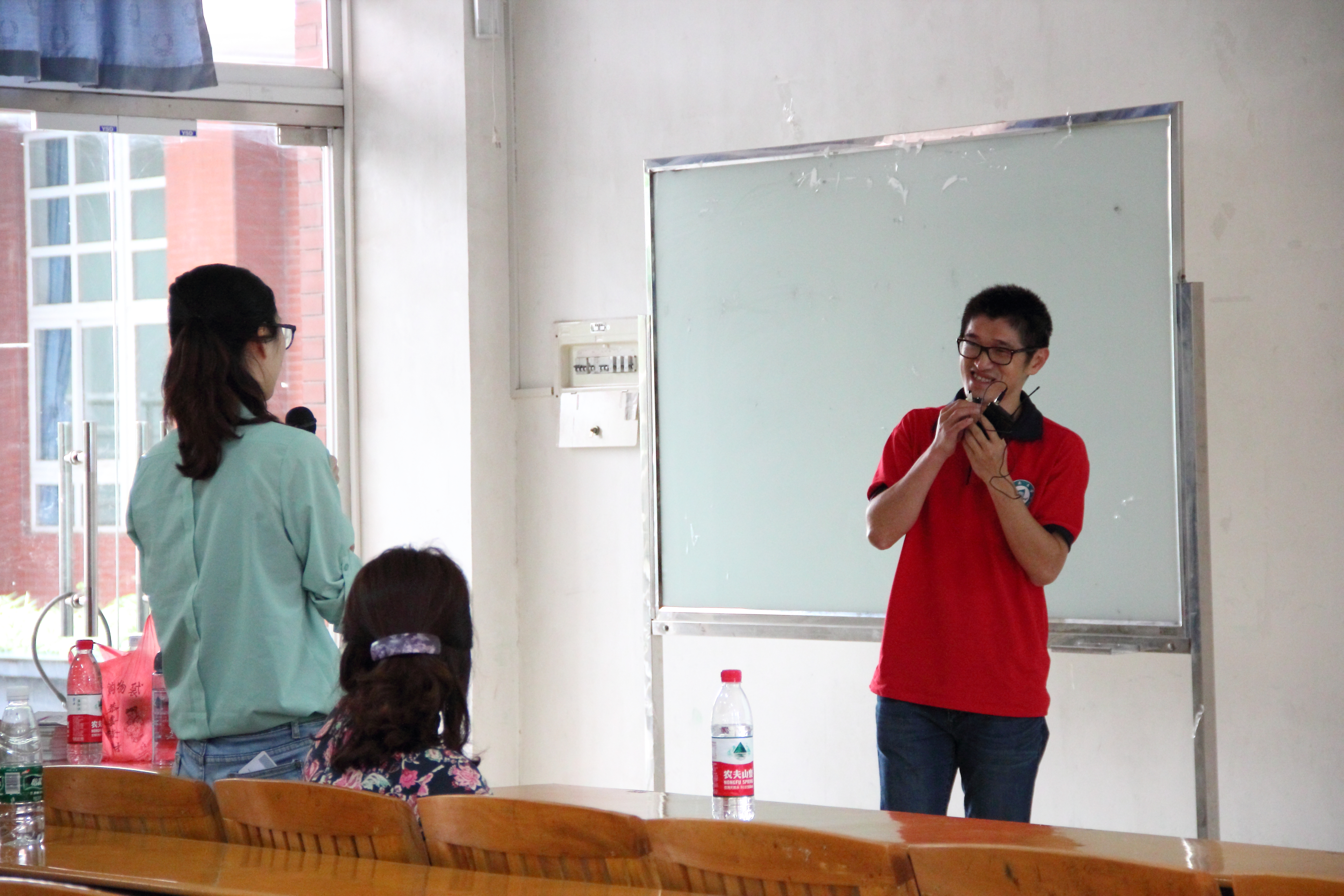 陈义康学长与同学们互动